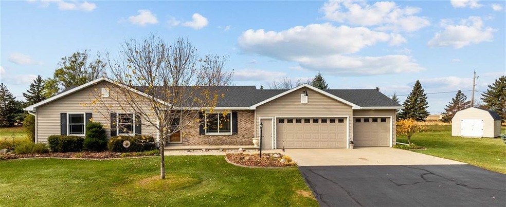 W6092 Golden Ct, Appleton, WI 54915 - photo 1