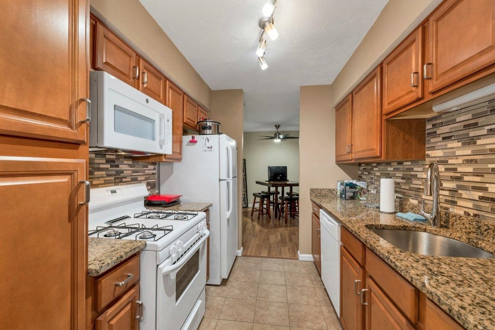 210 Brook Village Rd unit U43, Nashua, NH 03062 - photo 1