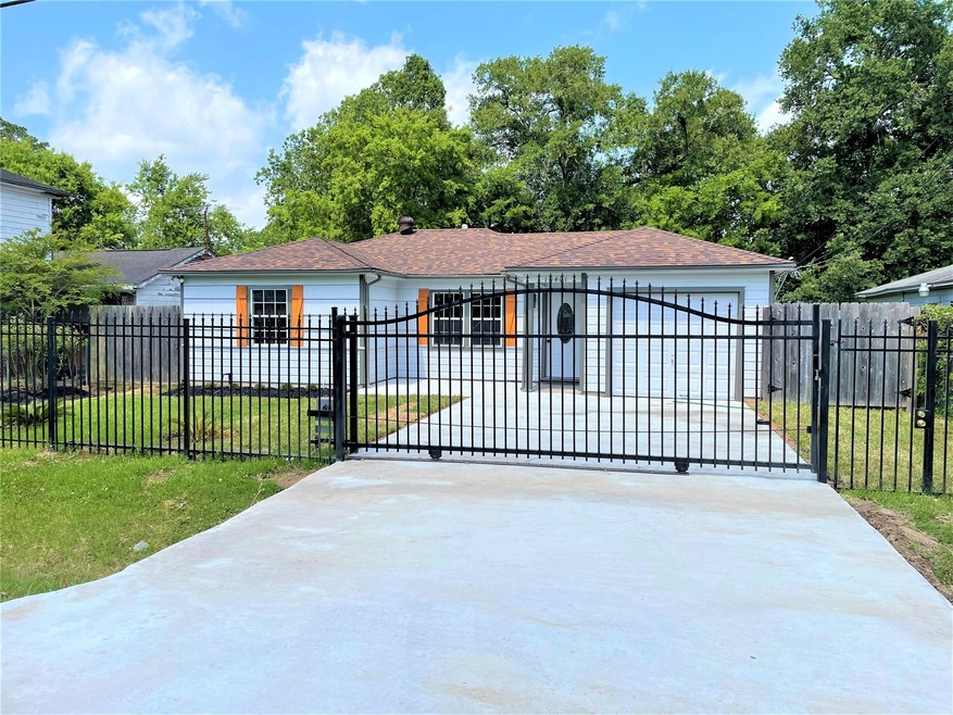 10401 Onslow St, Houston, TX 77016 - photo 1