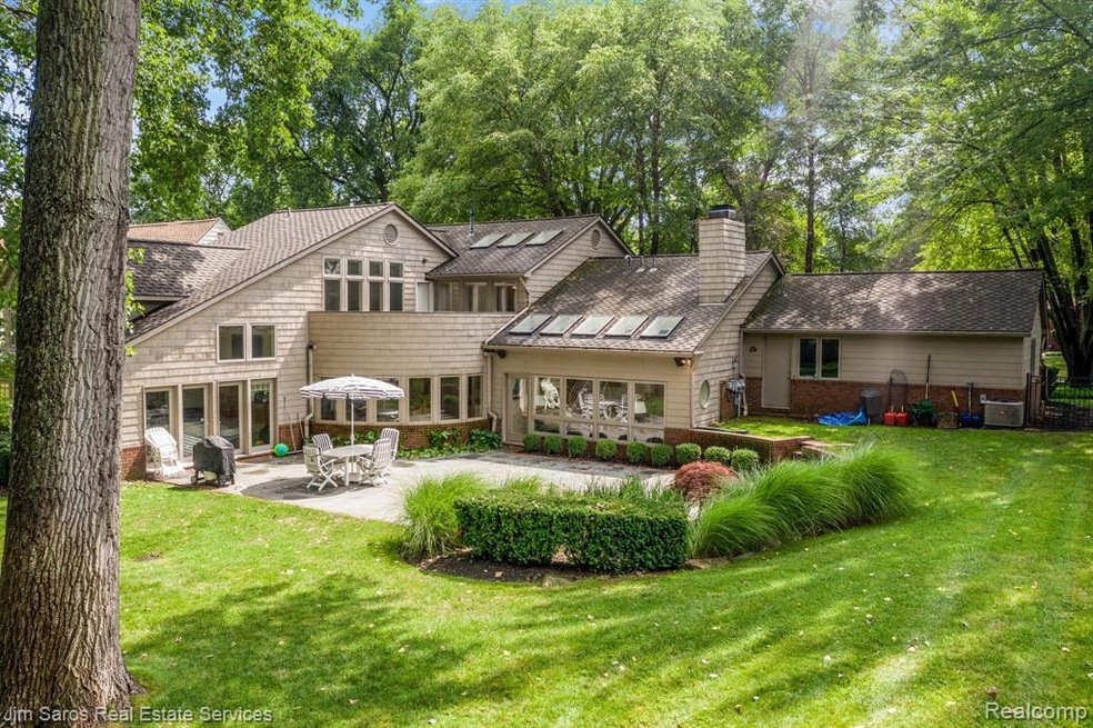 170+Lothrop+Rd+Grosse+Pointe+Farms-4-web.jpg