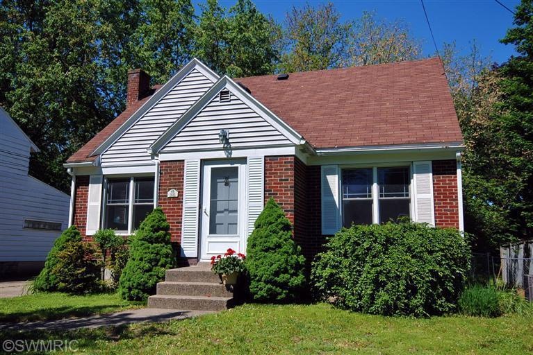1231 Lewison Ave NE, Grand Rapids, MI 49505 - photo 1