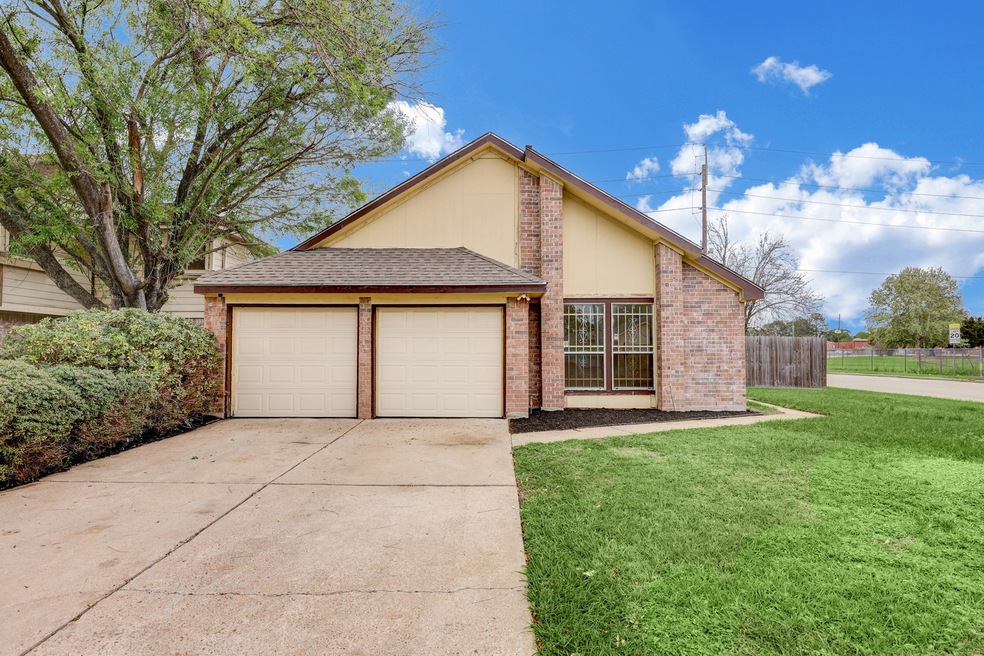 8802 Scenic Green Dr, Houston, TX 77088 - photo 1