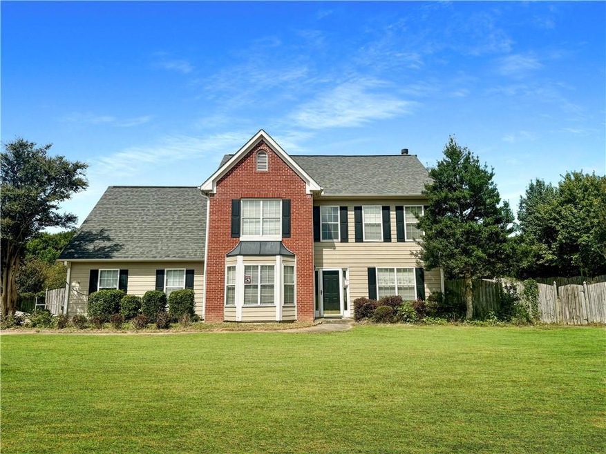 View of front of home featuring a front yard