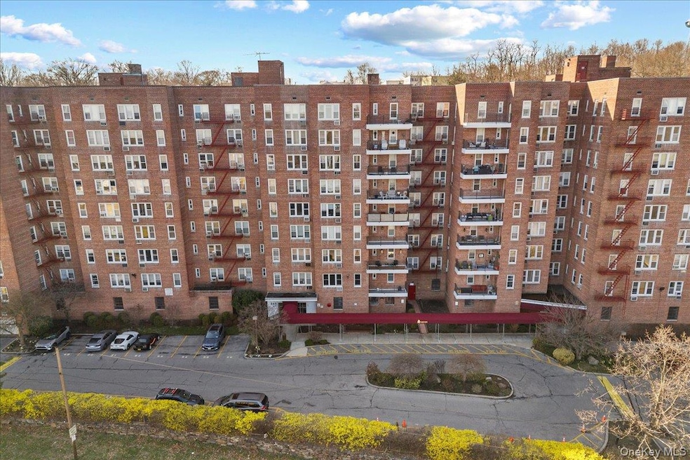 245 Rumsey Rd unit 2G, Yonkers, NY 10701 - photo 1