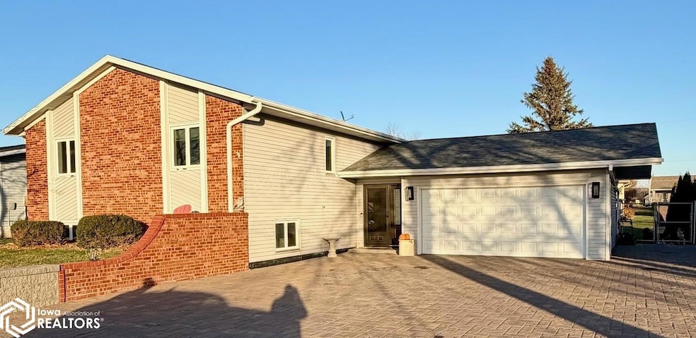 1513 2nd St SW, Clarion, IA 50525 - photo 1