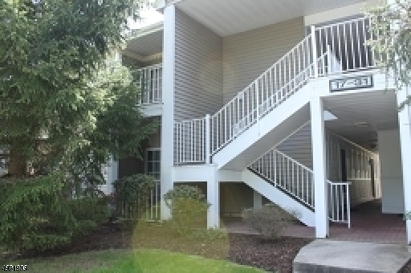 17 Rachel Ct unit 31, Franklin Park, NJ 08823 - photo 1