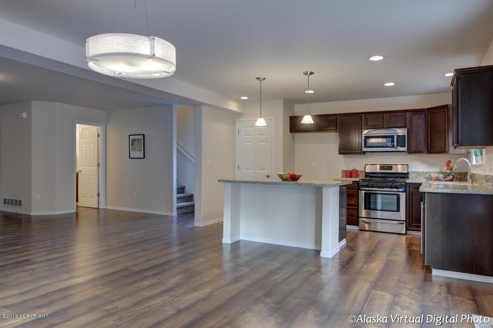 Kitchen & Dining 1
