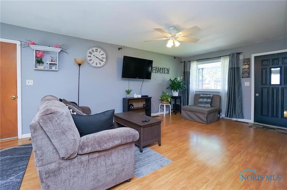 1038 Brookside Dr, Findlay, OH 45840 - photo 1