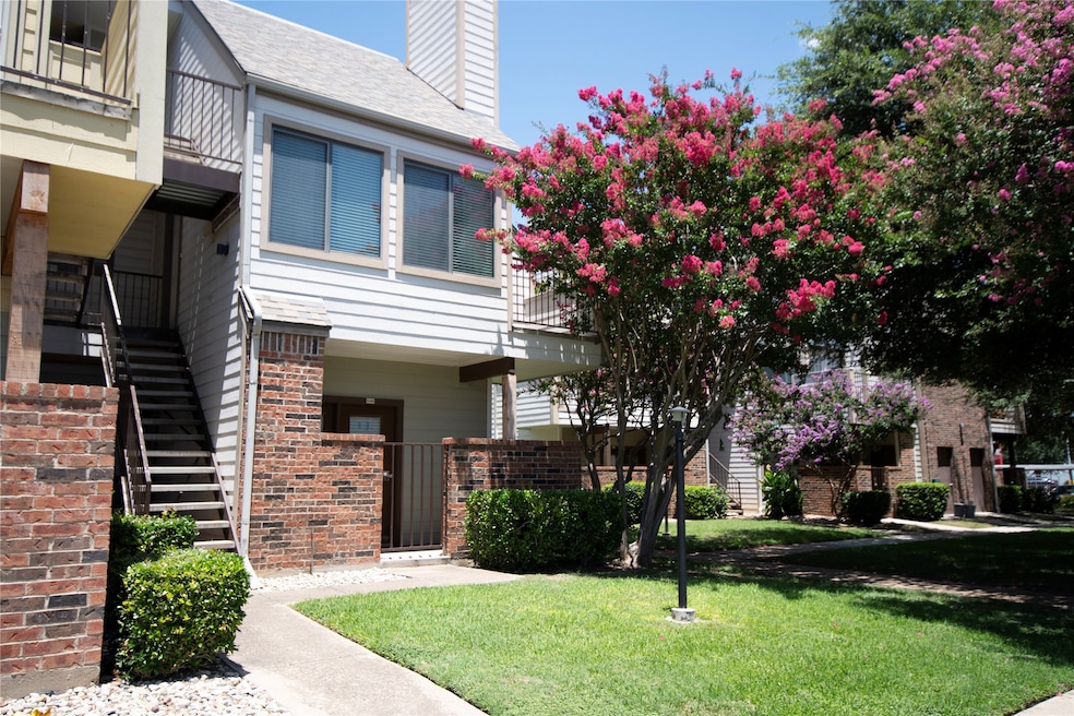 3121 Sondra Dr unit 203, Fort Worth, TX 76107 - photo 1