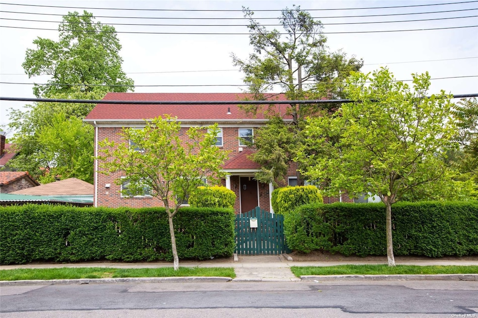 52-15 Bowne St, Flushing, NY 11355 - photo 1