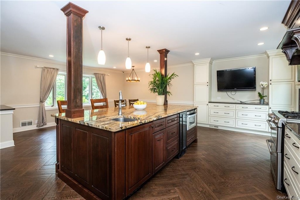 Huge granite island great for entertaining, floori