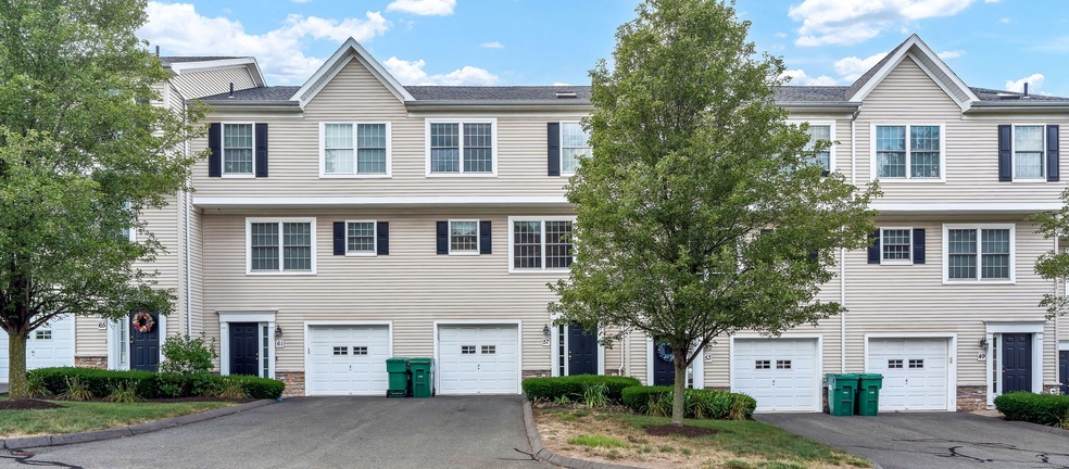 57 Donahue Ln unit 57, Manchester, CT 06042 - photo 1