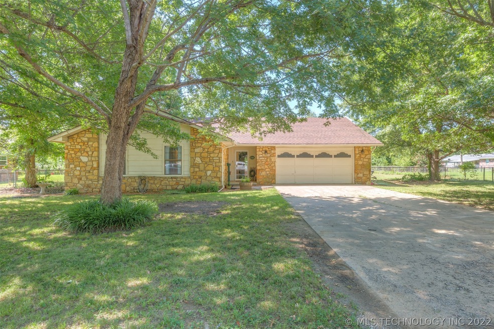 230 E Beech St, Skiatook, OK 74070 - photo 1