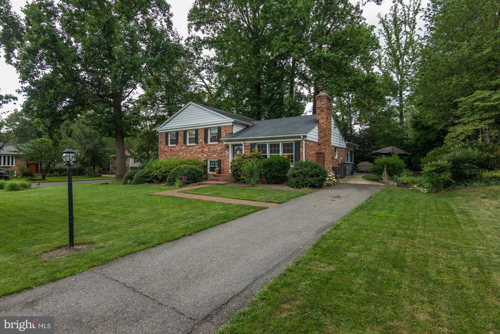 2420 Lancaster Ct, Falls Church, VA 22043 - photo 1