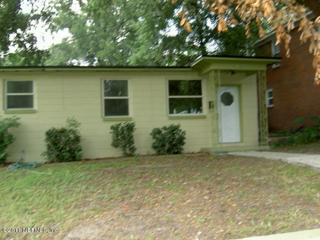 5133 Sunderland Rd, Jacksonville, FL 32210 - photo 1