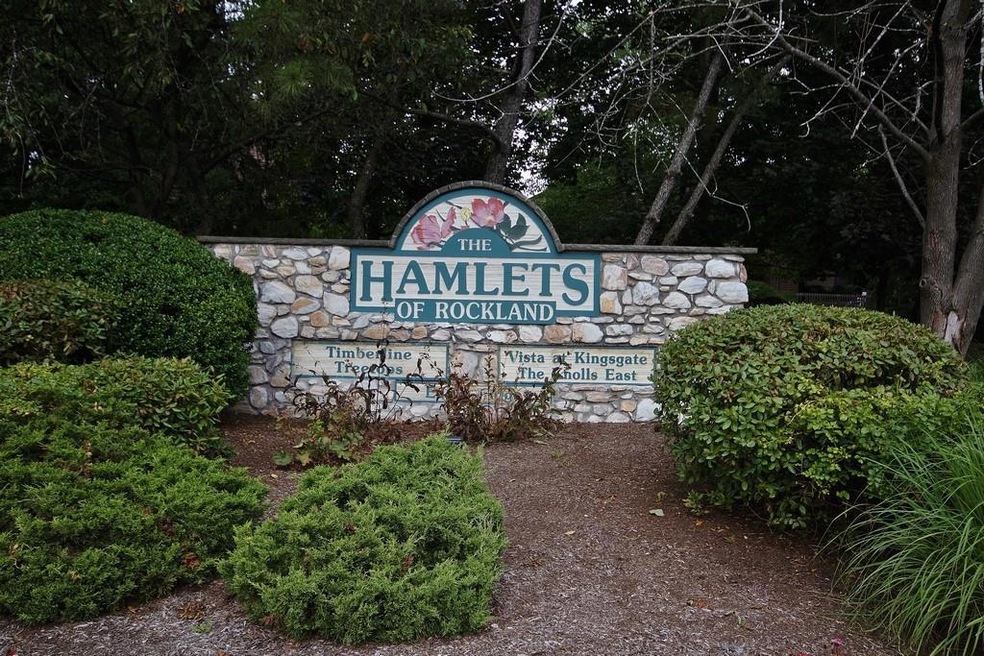 220 Treetop Cir unit 220, Nanuet, NY 10954 - photo 1