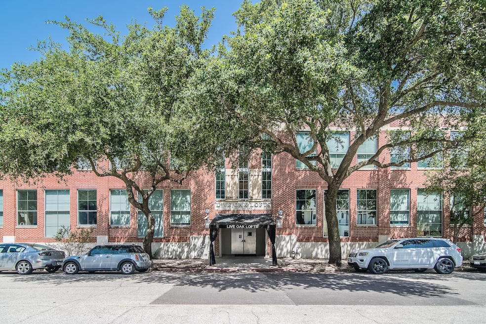 1312 Live Oak St unit 104, Houston, TX 77003 - photo 1