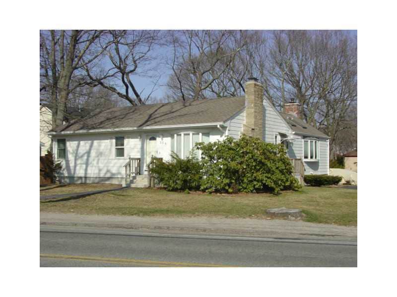 354 Buttonwoods Ave, Warwick, RI 02886 - photo 1