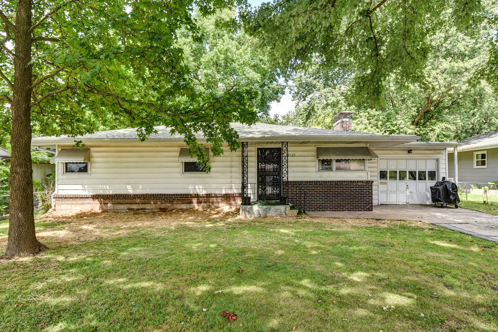2123 S Delaware Ave-24