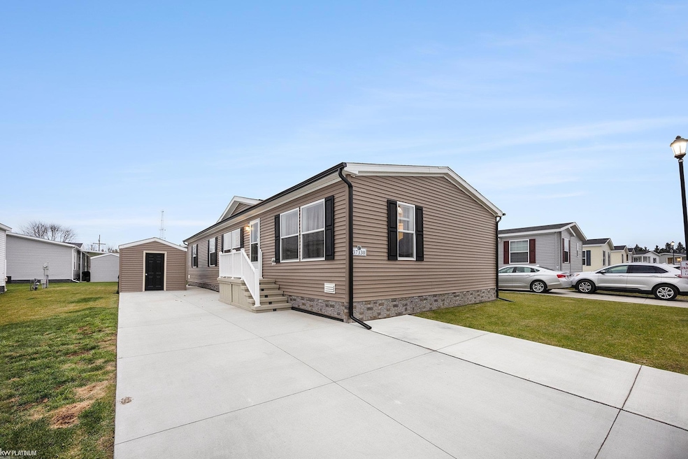 37330 Burrstone Ln, Lenox, MI 48048 - photo 1