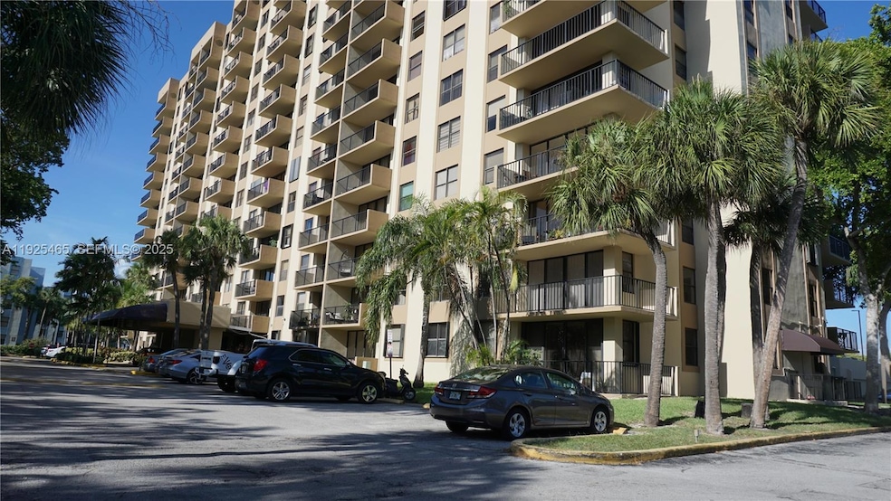Greenwich Condominiums unit A1415, North Miami, FL 33161 - photo 1
