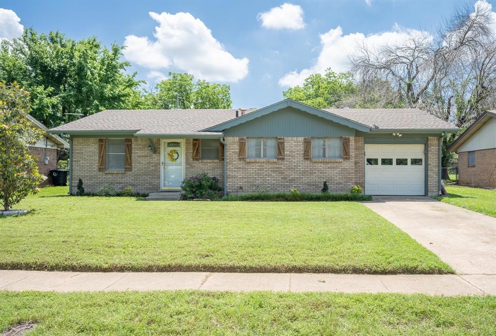 1303 Rose Ave, Cleburne, TX 76033 - photo 1