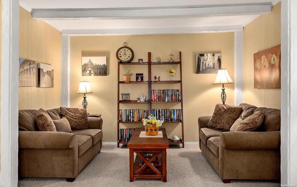 38 Robin Dr, Hauppauge, NY 11788 - photo 1