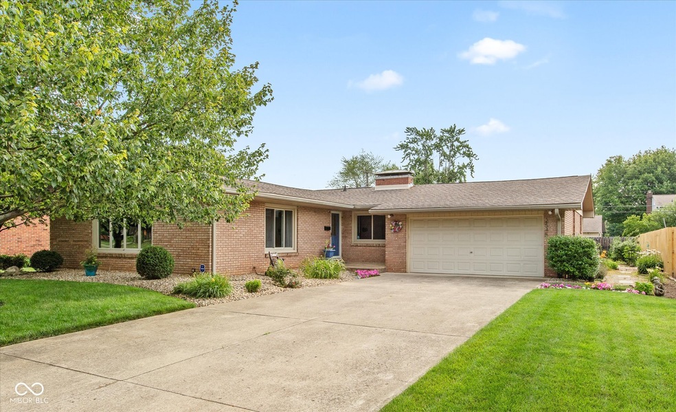 2545 Chestnut St, Columbus, IN 47201 - photo 1