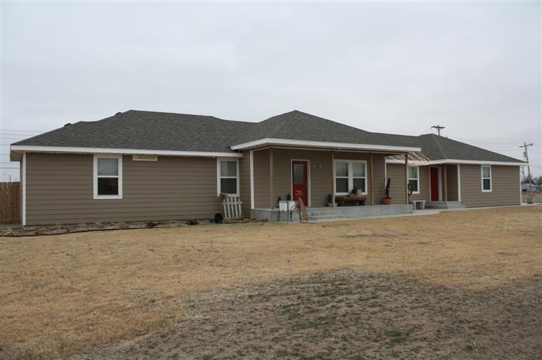 623 E 4th St, Hugoton, KS 67951 - photo 1
