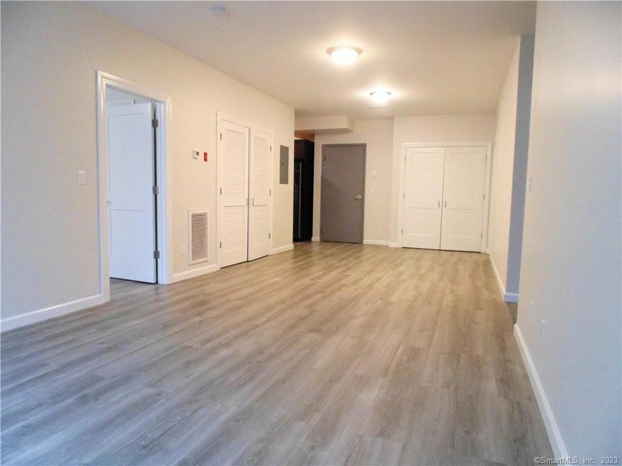 2838 Fairfield Ave unit 204, Bridgeport, CT 06605 - photo 1