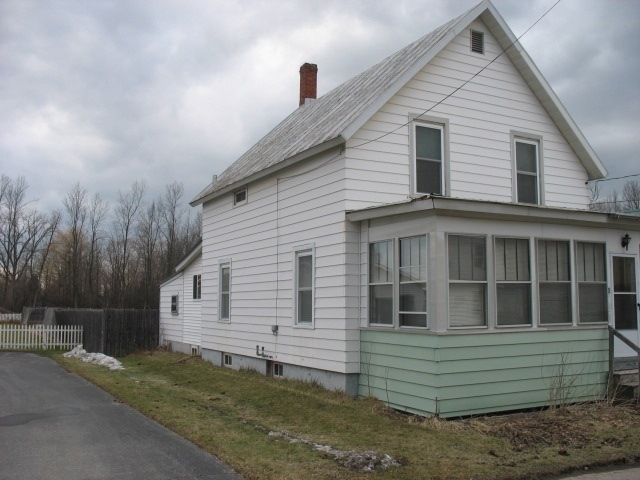 10 Cedar St, Saint Albans, VT 05478 - photo 1