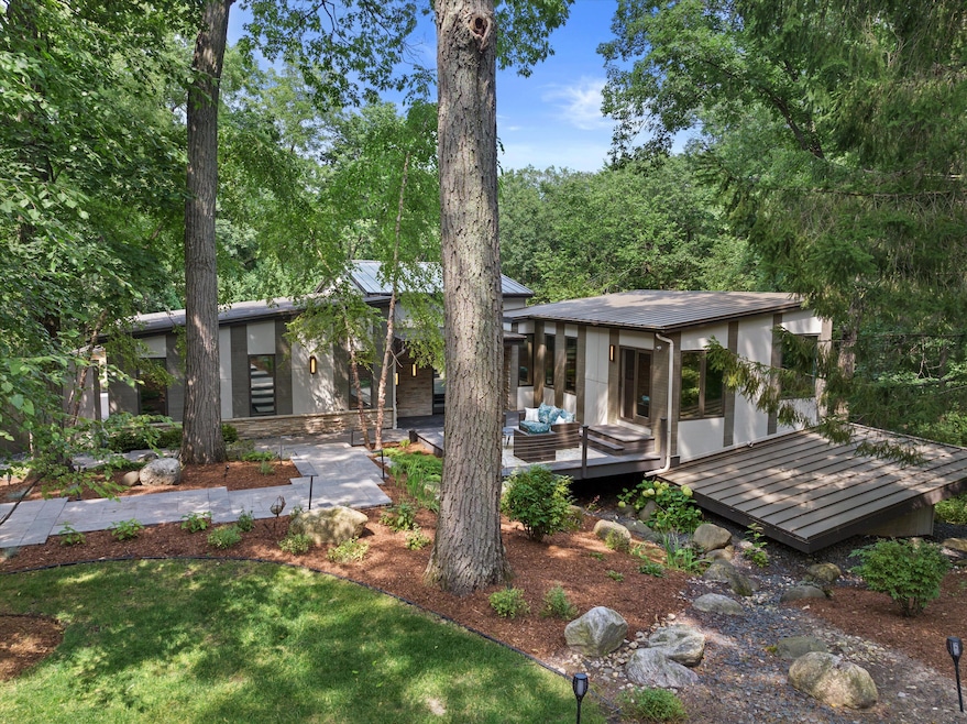 1913 Hillside Ct, Delafield, WI 53018 - photo 1