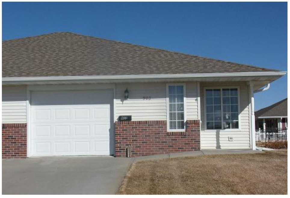 903 Larayne Ln, Norfolk, NE 68701 - photo 1