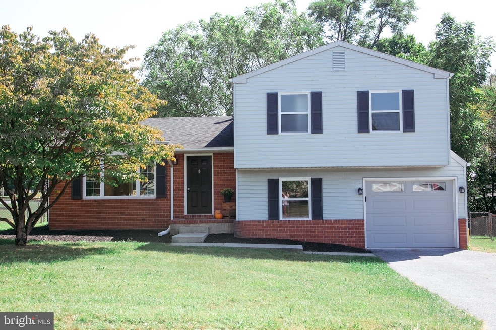 493 Sweetbriar Dr, Harrisburg, PA 17111 - photo 1