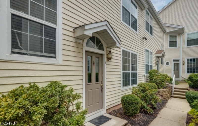 7 Pheasant Brook Ct, Bedminster, NJ 07921 - photo 1