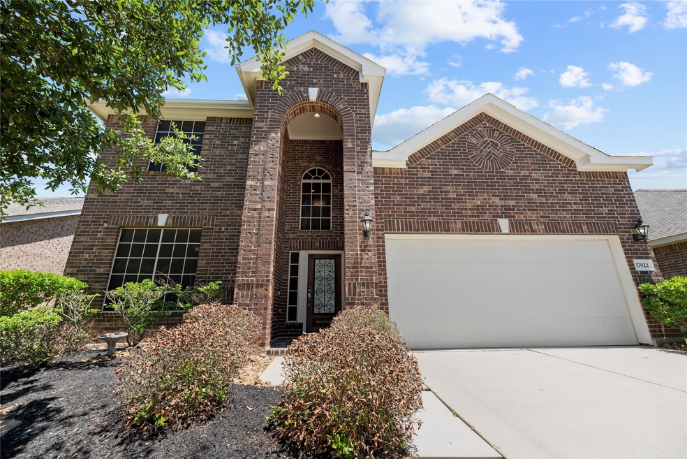 This stunning home is located in a great neighborhood. From the open-concept kitchen and living space to the backyard, there is plenty of room for the whole family to create lifelong memories. The best Home in the neighborhood is sure to go fast!

