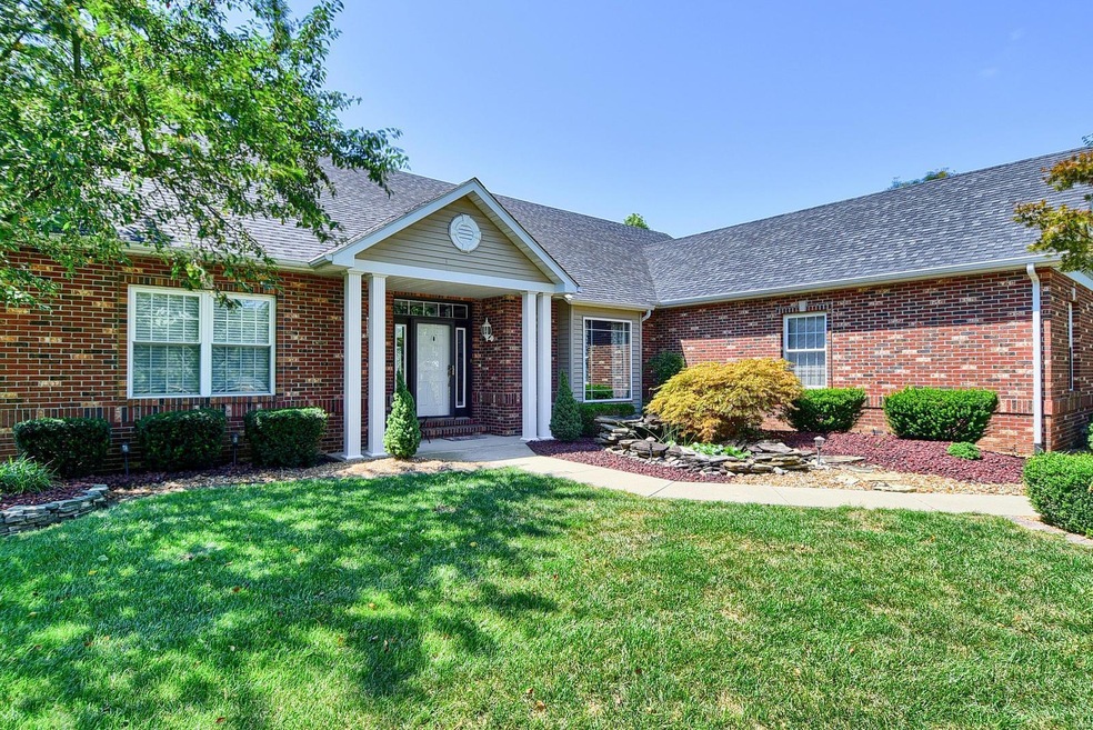 33 Hillsborough Dr, Collinsville, IL 62234 - photo 1