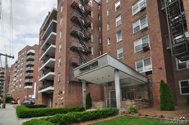 Parkway House unit 8K, Yonkers, NY 10704 - photo 1