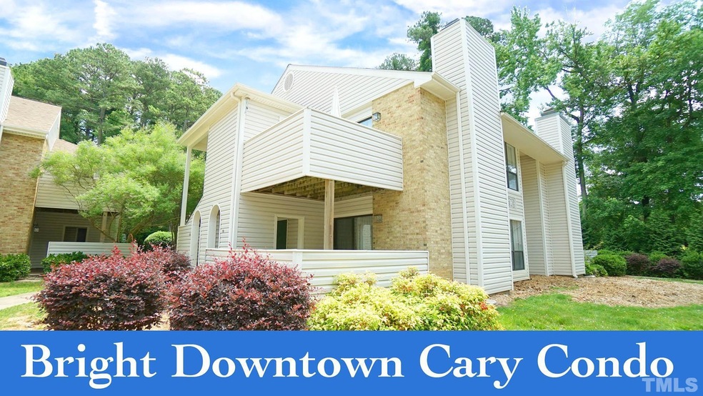 *Bright Downtown Cary Condo*2 Blocks to Academy St