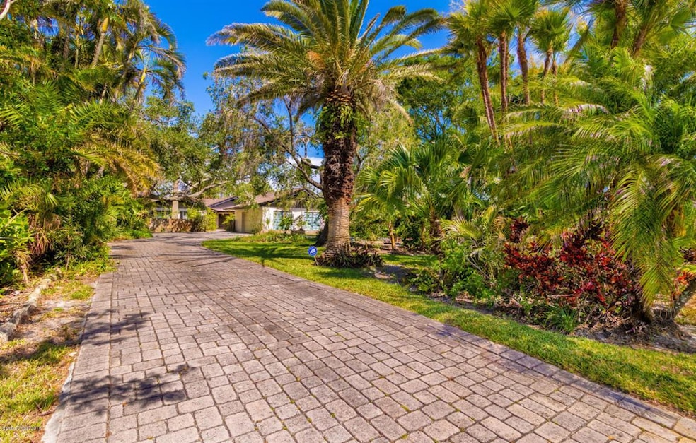 1216 Riverside