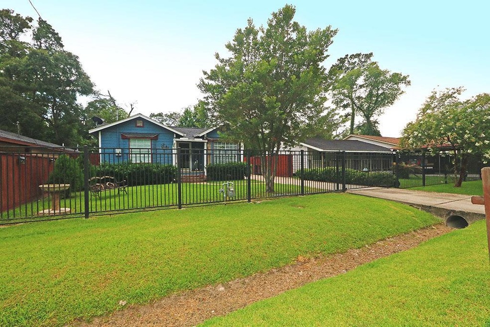 5714 Collins Rd, Houston, TX 77016 - photo 1