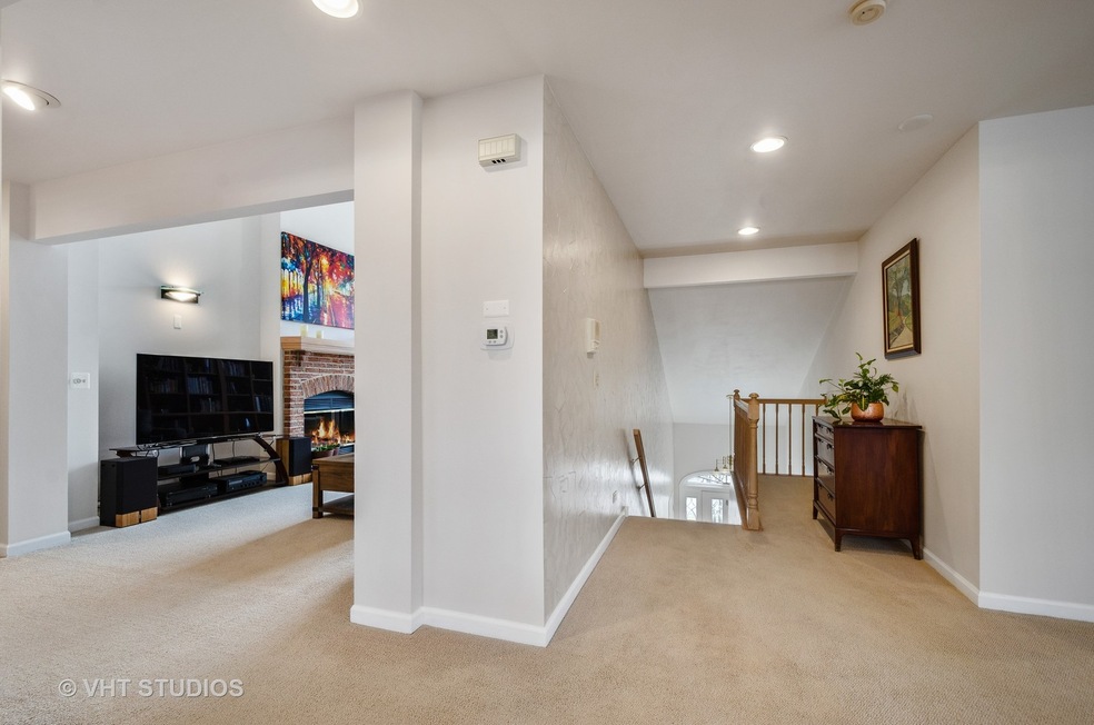 102 Wellesley Ct unit 43LH10, Glenview, IL 60026 - photo 1