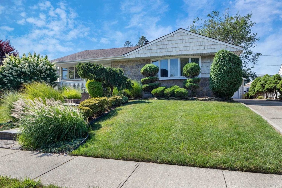 21 Dennis Ln, Bethpage, NY 11714 - photo 1