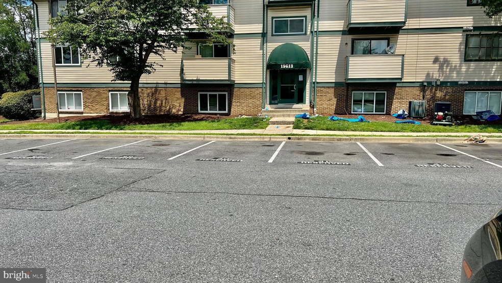 19613 Gunners Branch Rd unit 622, Germantown, MD 20876 - photo 1