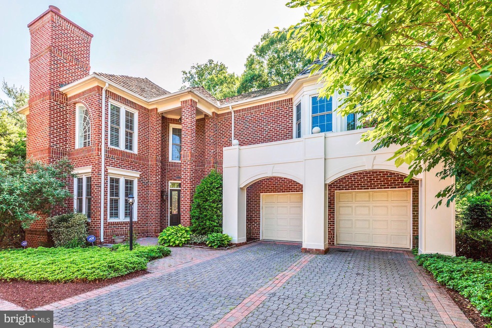 9124 Town Gate Ln, Bethesda, MD 20817 - photo 1