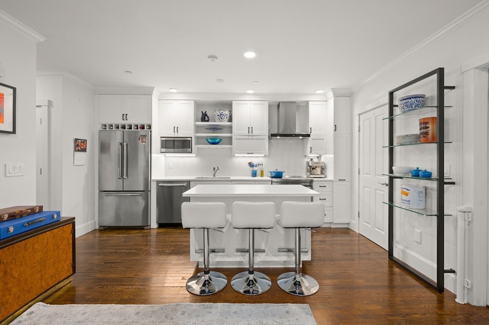 429 Norfolk St unit 1, Somerville, MA 02143 - photo 1