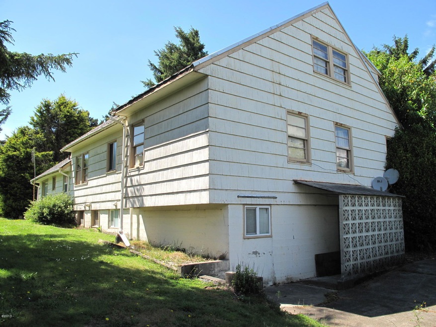 1126 SW 10th St, Lincoln City, OR 97367 - photo 1