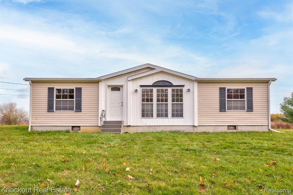 View of front of house featuring crawl space, a front yard, and entry steps