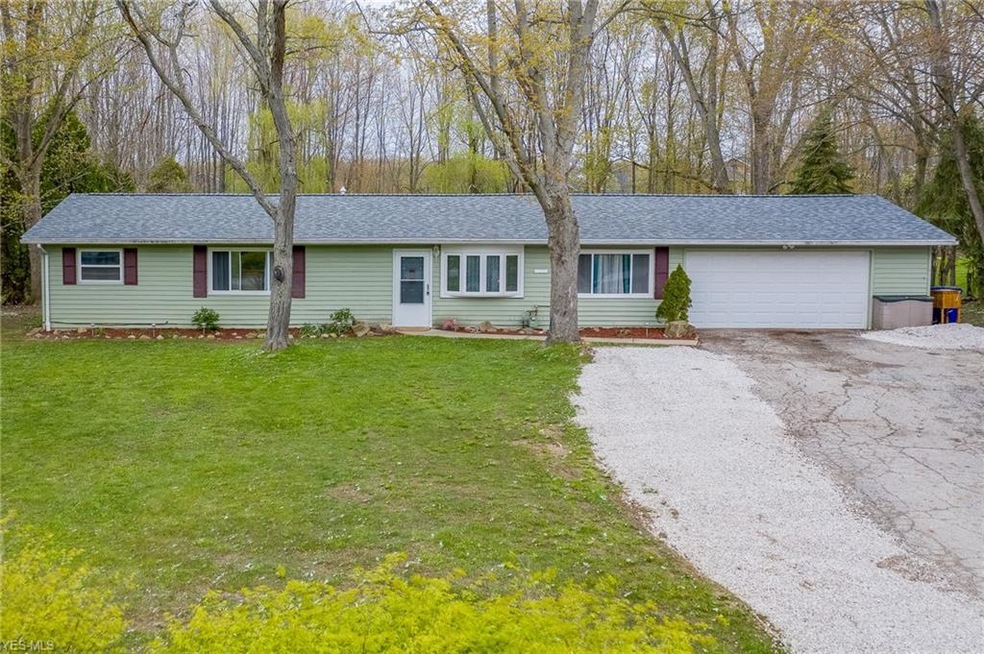 554 Robinhood Dr, Aurora, OH 44202 - photo 1