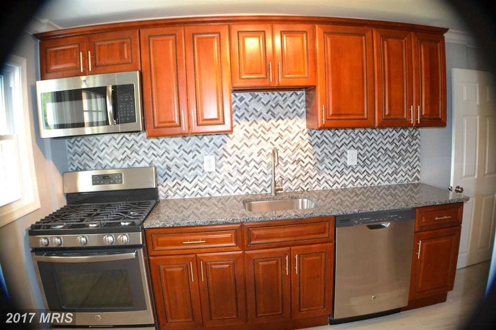 911 Lyndhurst St, Baltimore, MD 21229 - photo 1